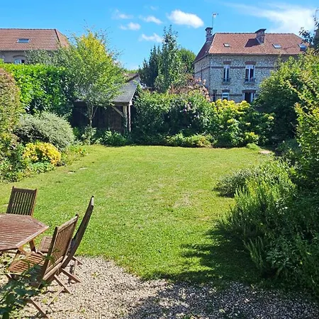 Maison Familiale Avec Jardin - *